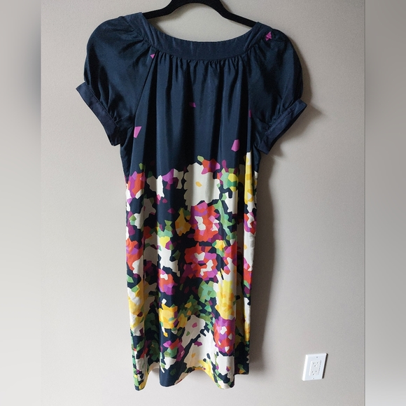 Theory silk Floral dress with slight puff sleeve. Fully lined. Size 6 - Picture 7 of 9
